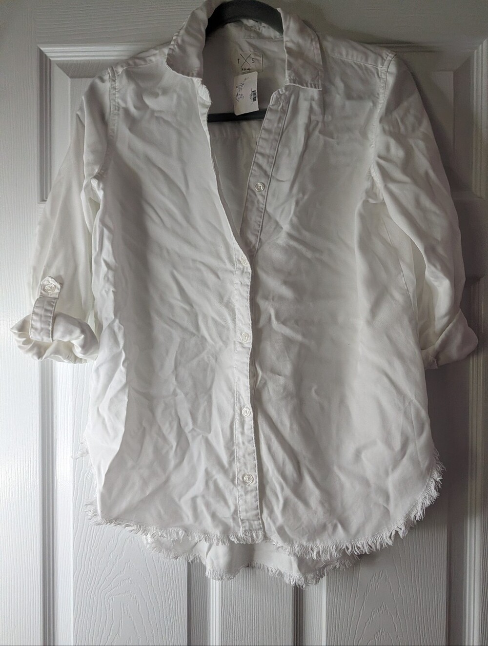 T X S women’s size XS white button-down blouse with a relaxed, casual-chic look.